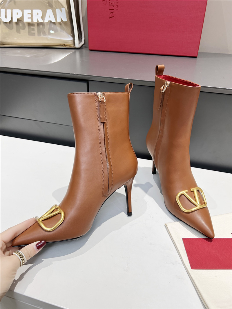 Va1e*ntin0 garavani vlogo leather ankle boots