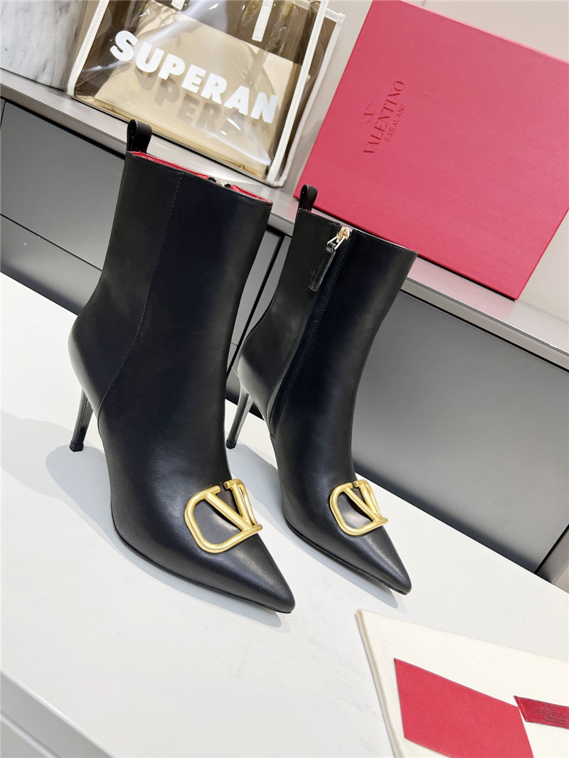 Va1e*ntin0 garavani tan go brown calfskin ankle boots