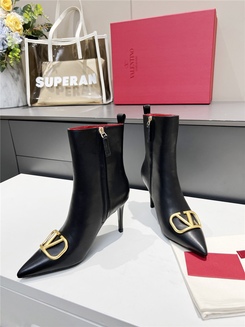 Va1e*ntin0 garavani tan go brown calfskin ankle boots