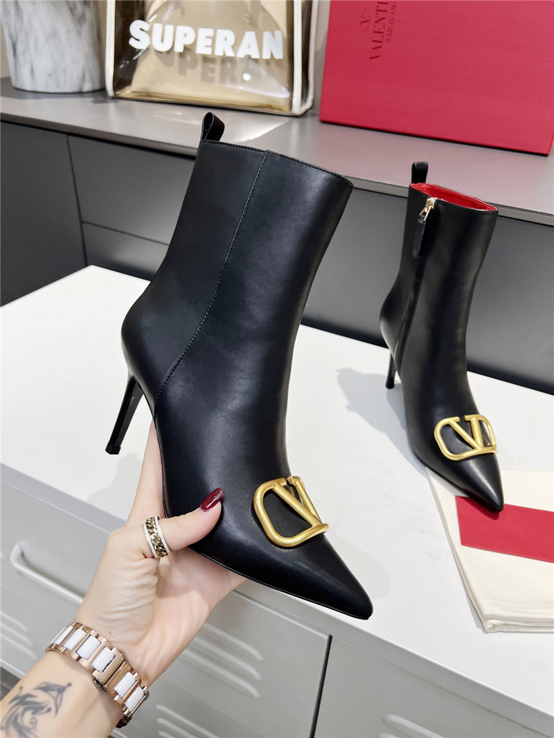 Va1e*ntin0 garavani tan go brown calfskin ankle boots