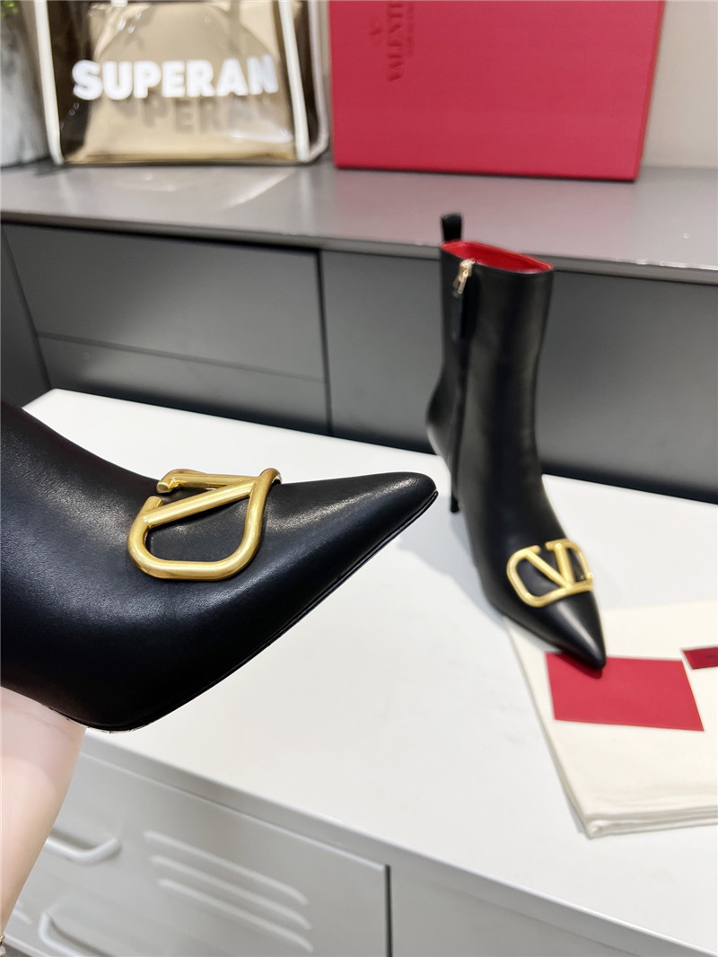 Va1e*ntin0 garavani tan go brown calfskin ankle boots