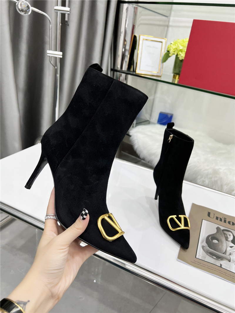 Va1e*ntin0 garavani vlogo suede ankle boots