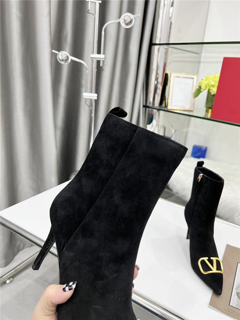 Va1e*ntin0 garavani vlogo suede ankle boots