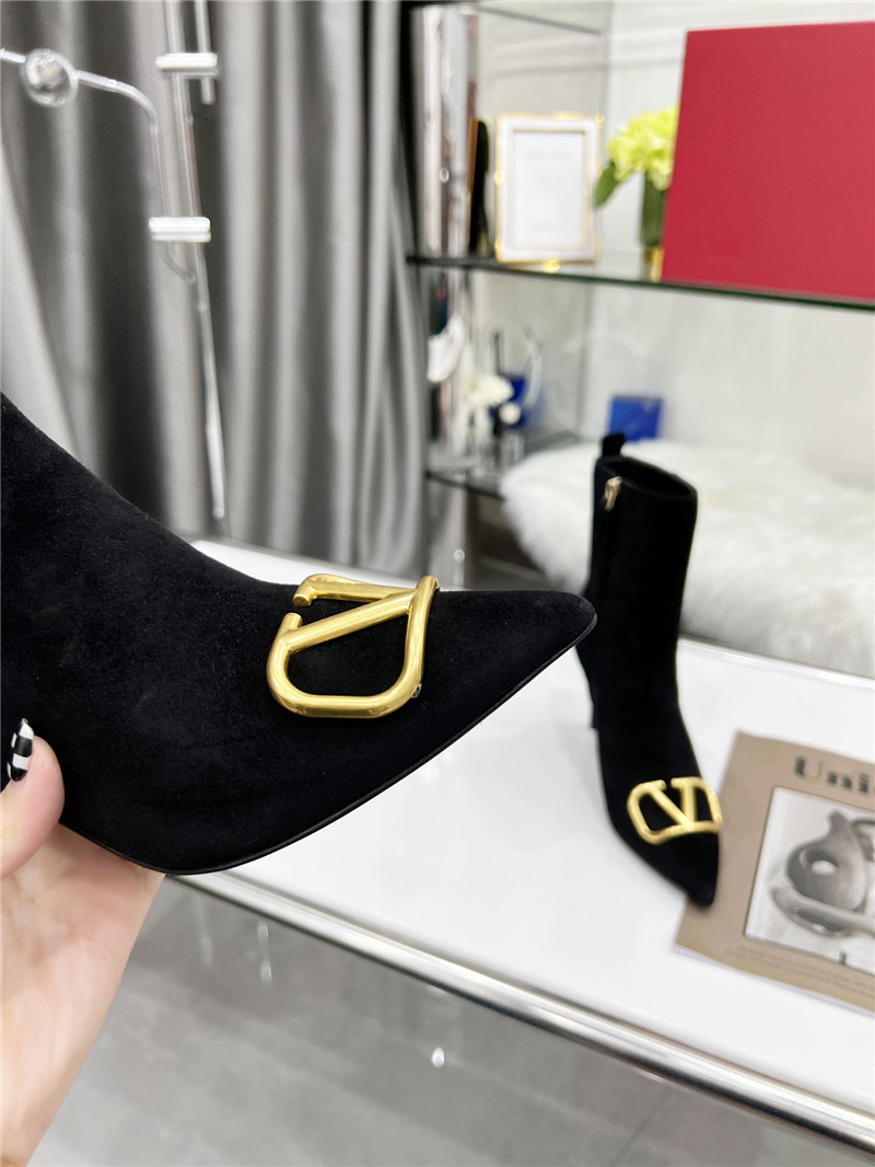 Va1e*ntin0 garavani vlogo suede ankle boots
