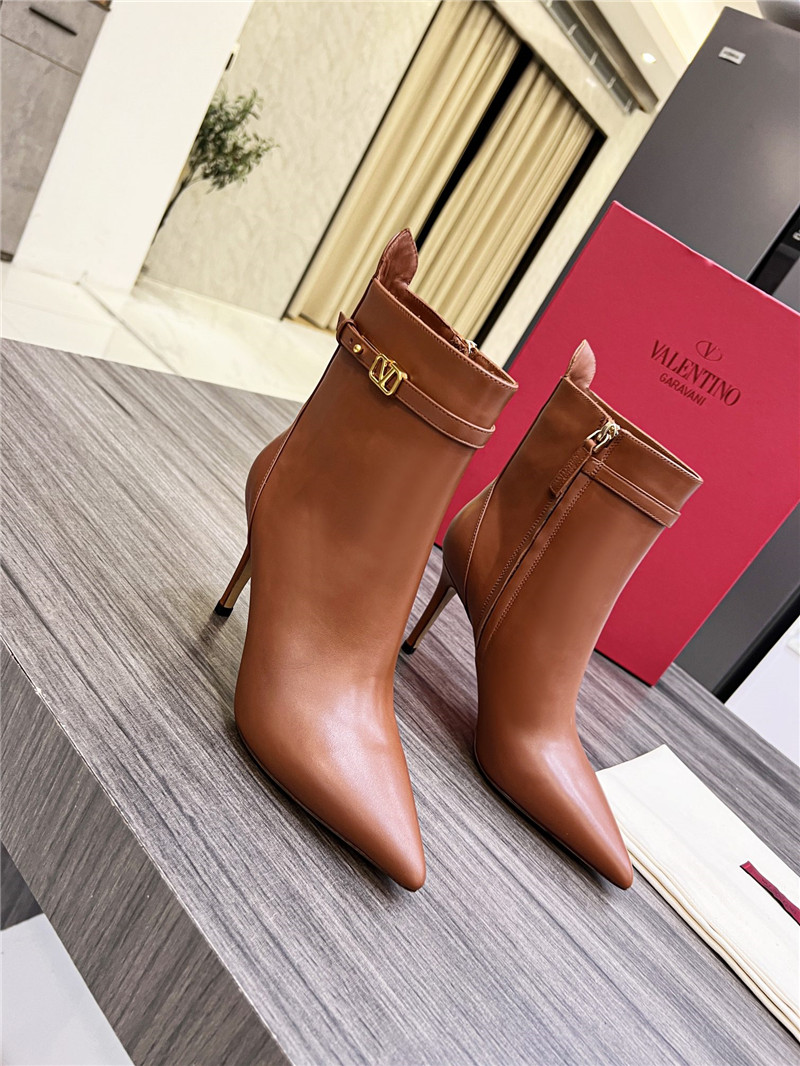 Va1e*ntin0 garavani tan go brown calfskin ankle boots