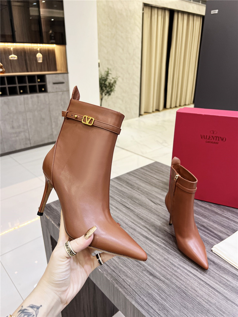Va1e*ntin0 garavani tan go brown calfskin ankle boots