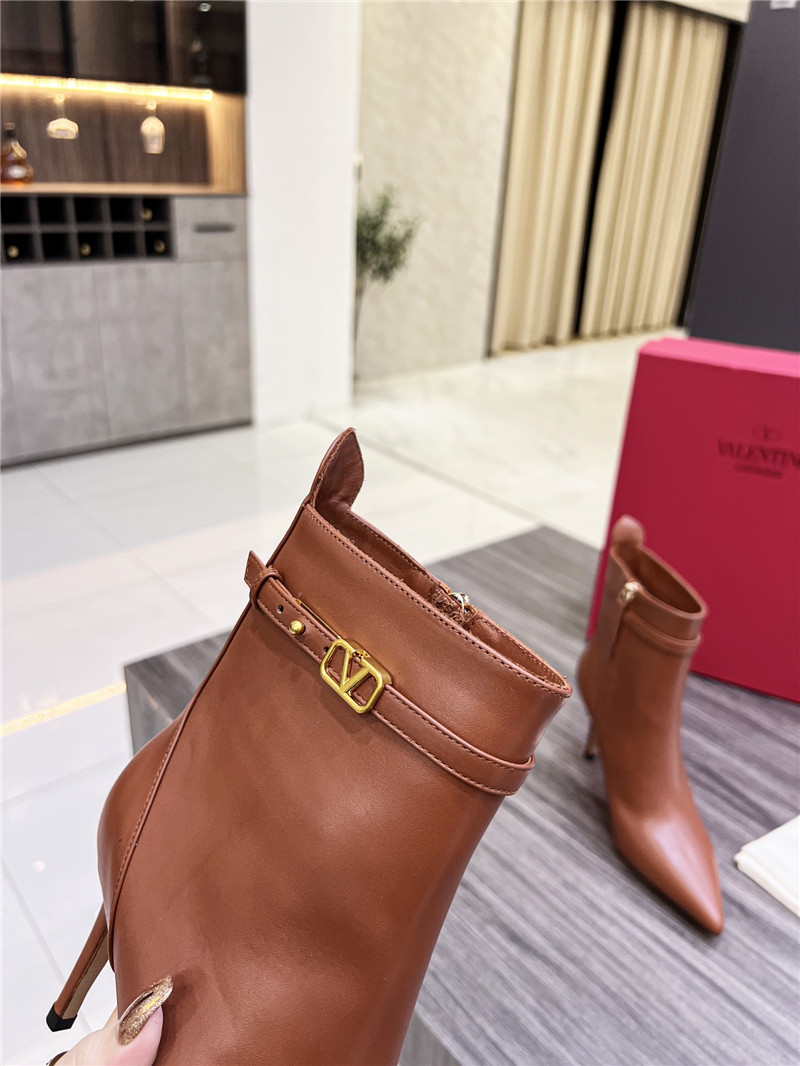 Va1e*ntin0 garavani tan go brown calfskin ankle boots