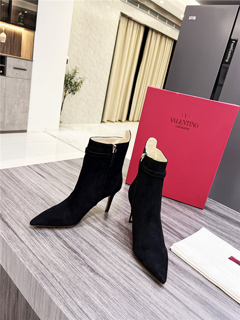 Va1e*ntin0 garavani tan go suede ankle boots
