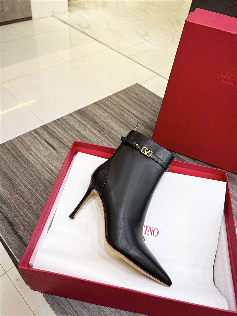 Va1e*ntin0 garavani tan go ankle boots