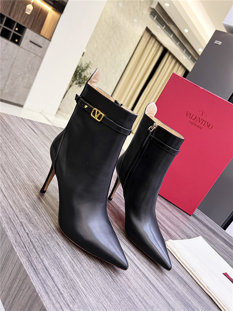 Va1e*ntin0 garavani tan go ankle boots