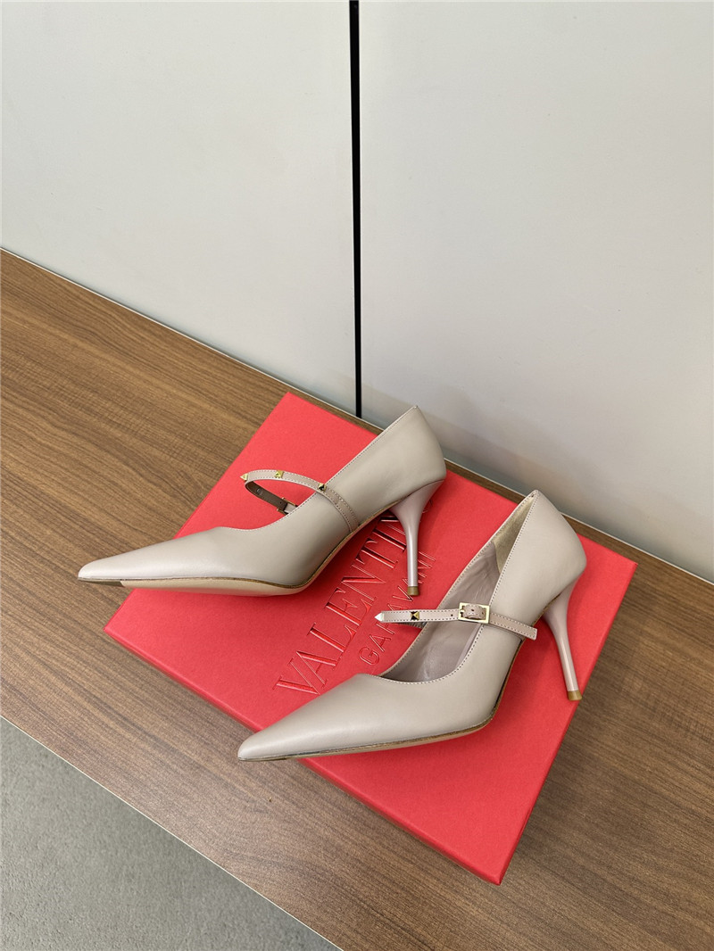 Va1e*ntin0 rockstud natural smooth leather pumps