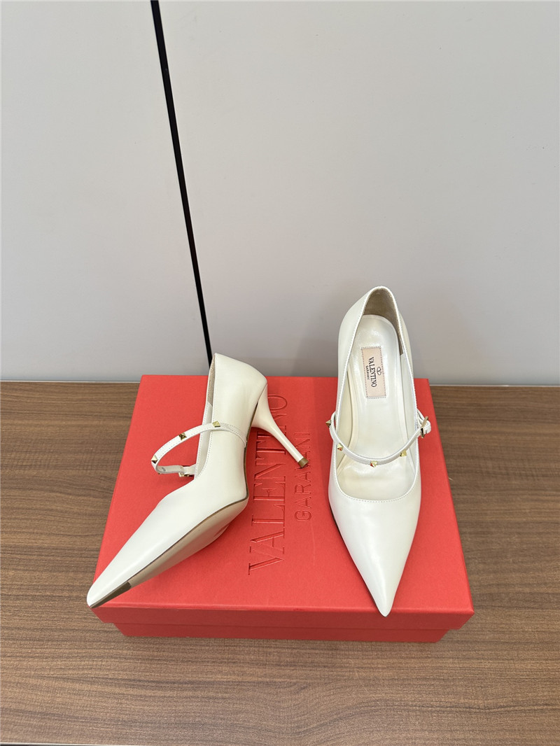Va1e*ntin0 rockstud white leather pumps