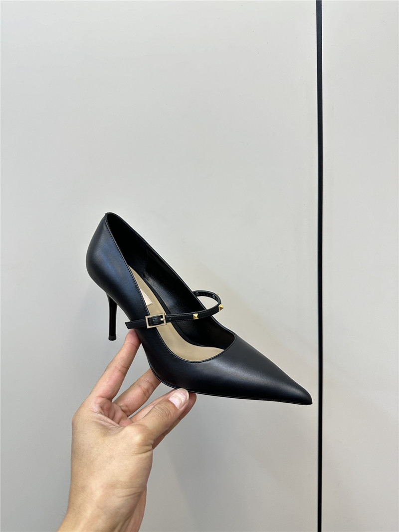 Va1e*ntin0 rockstud black smooth leather pumps