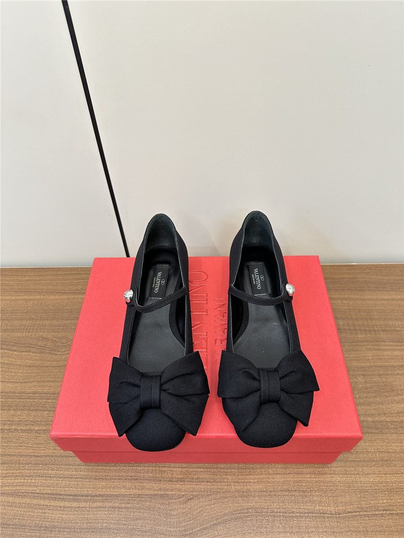 Va1e*ntin0 garavani black crepe bow ballerinas