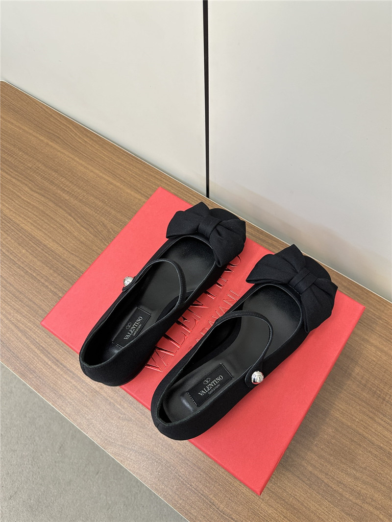 Va1e*ntin0 garavani black crepe bow ballerinas