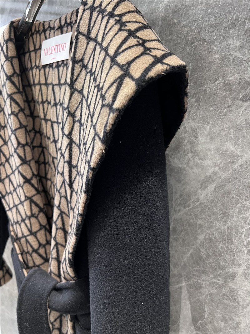 Va1e*ntin0 short coat