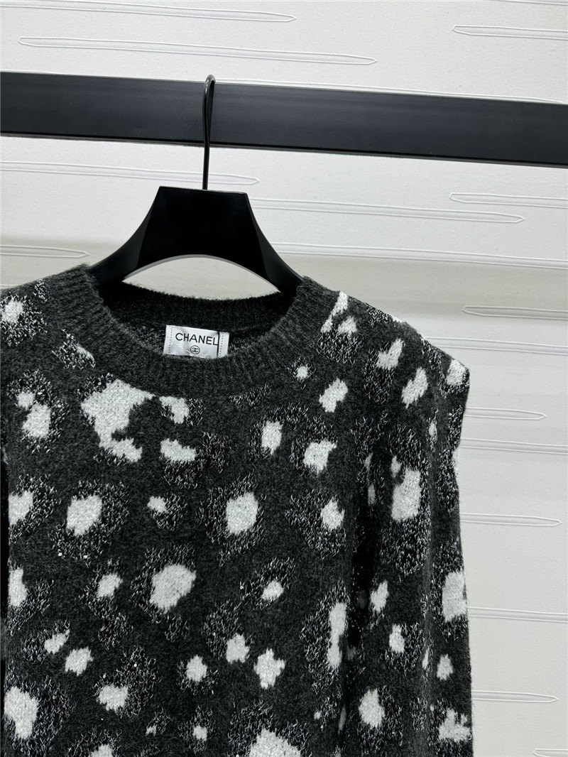 Ch**el leopard crop knit sweater black