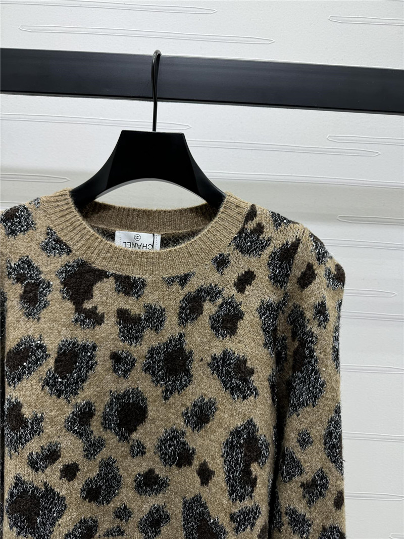 Ch**el leopard crop knit sweater beige
