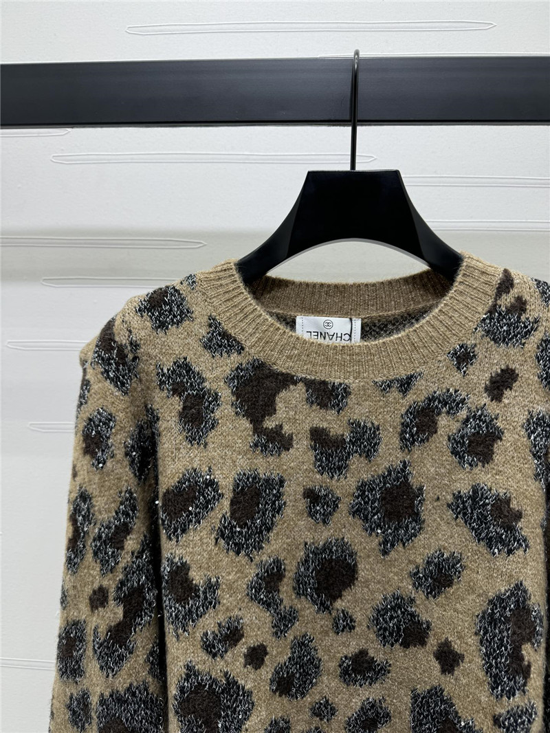 Ch**el leopard crop knit sweater beige