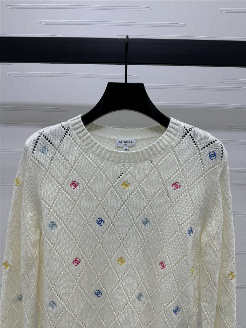 Ch**el colorful embroidered wool pullover in white