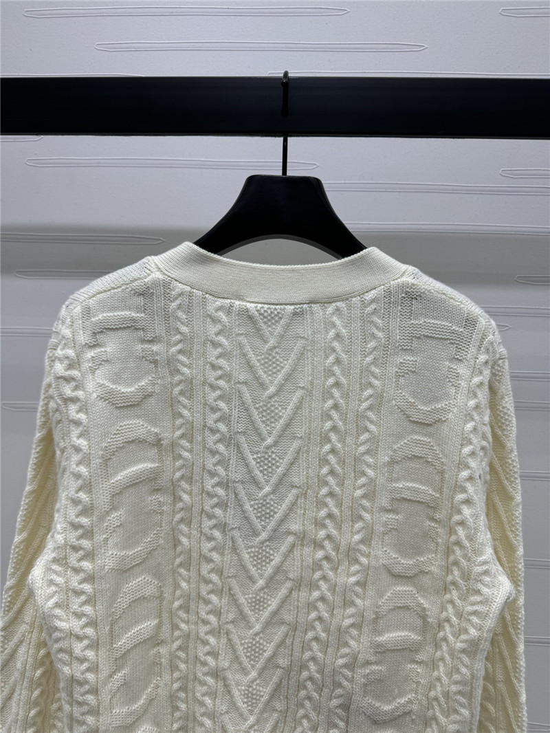 D10r contrast cable knit cardigan white