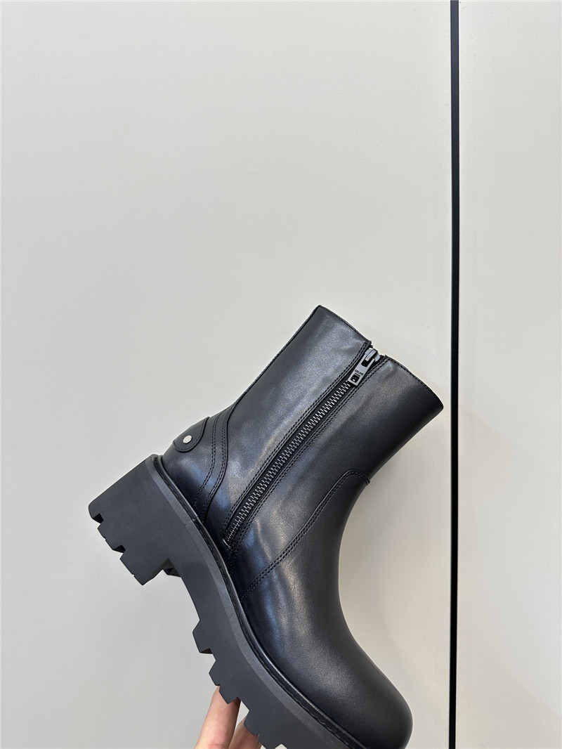 Ce1i*e margaret black chelsea boots