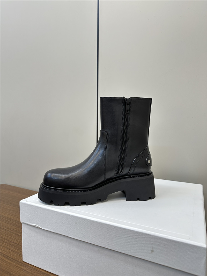 Ce1i*e margaret black chelsea boots