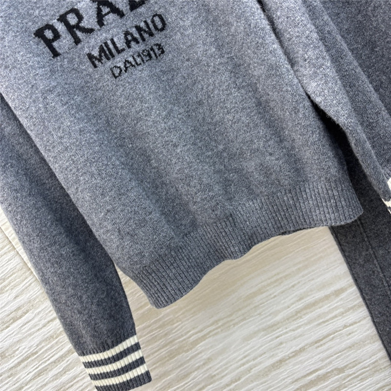 Pra*a knitted suit
