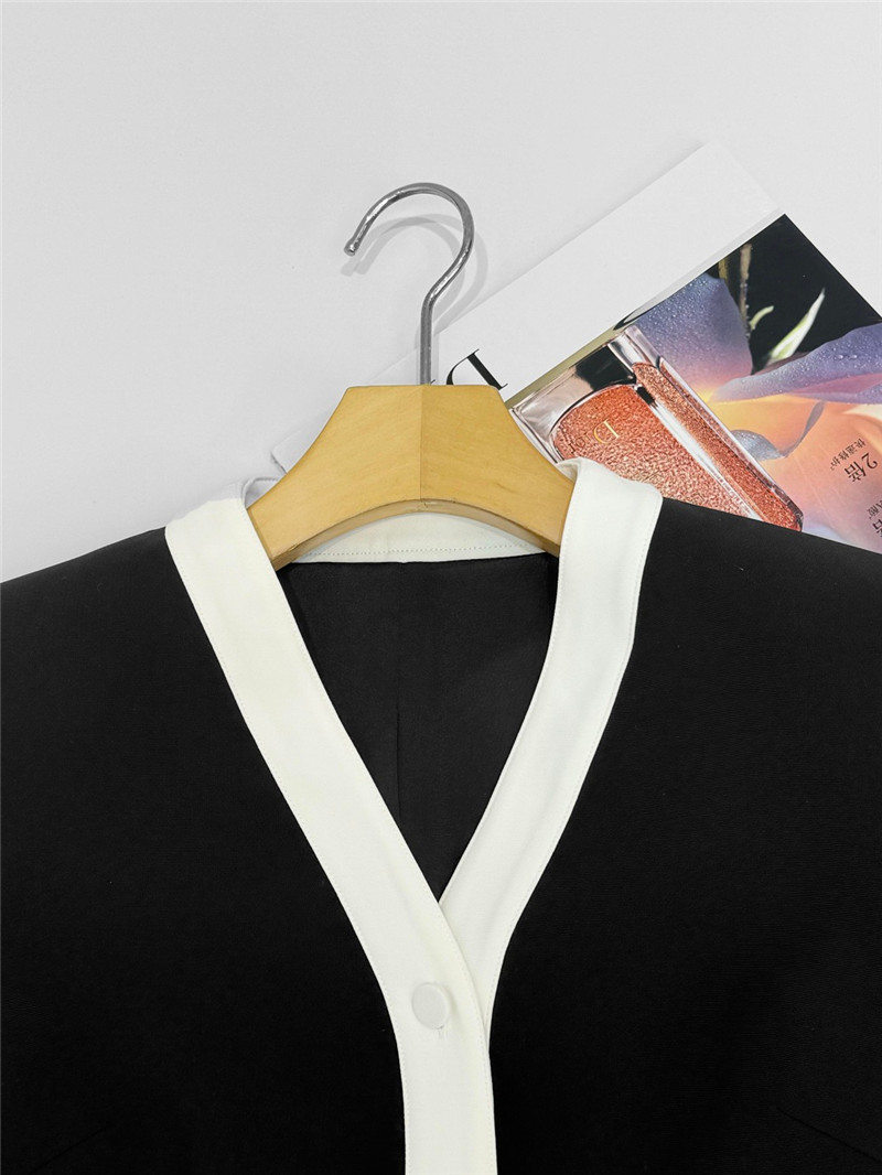 Va1e*ntin0 contrast color jacket