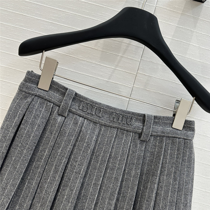 M1um1u vertical striped woolen suit