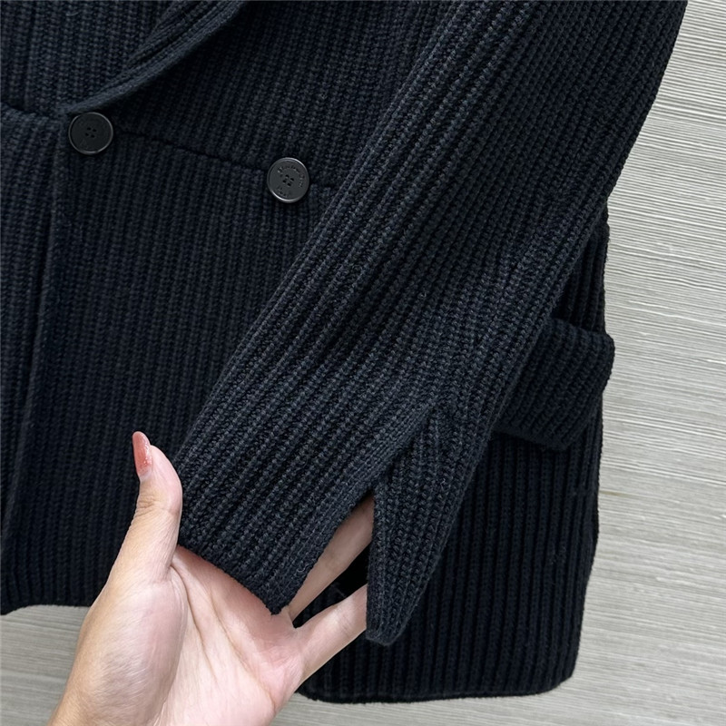 D10r double-breasted knitted coat