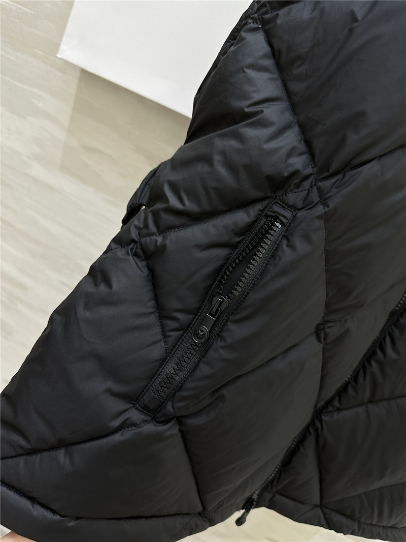 d10r D1am0nd pattern down vest