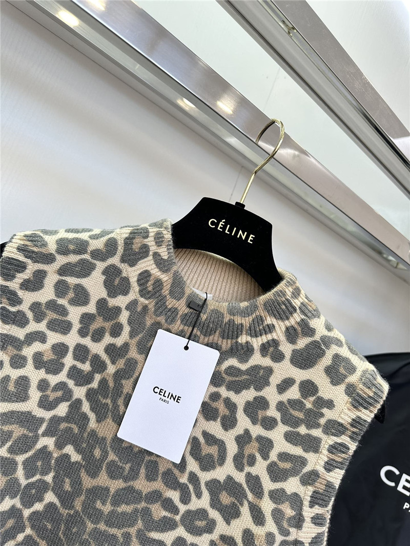 Ce1i*e leopard print turtleneck vest