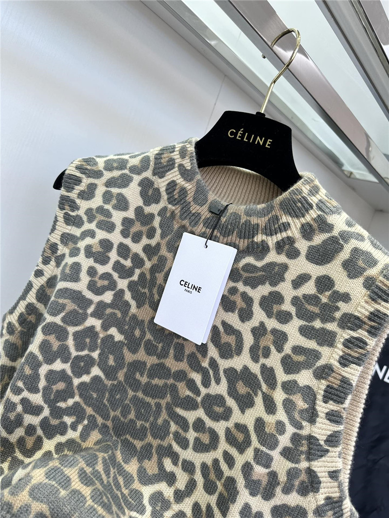 Ce1i*e leopard print turtleneck vest