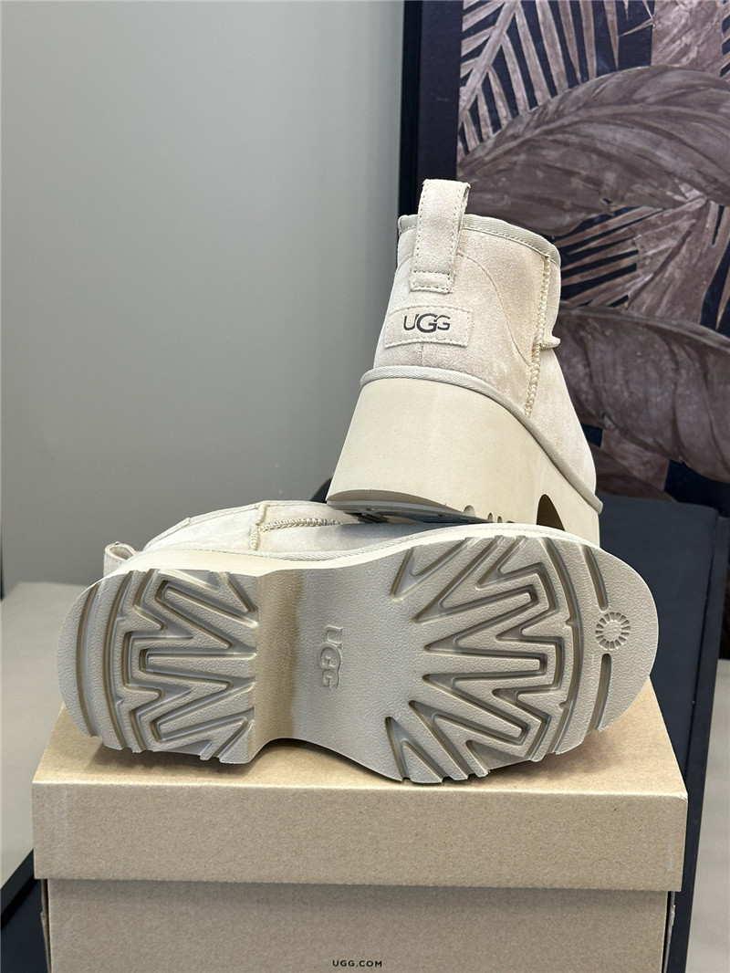 UGG Classic Ultra Mini New Heights Boot