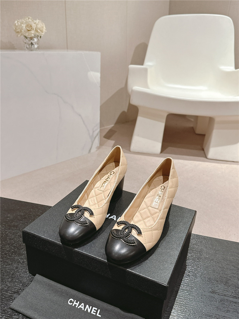 Ch**el beige/black quilted leather cap toe pumps