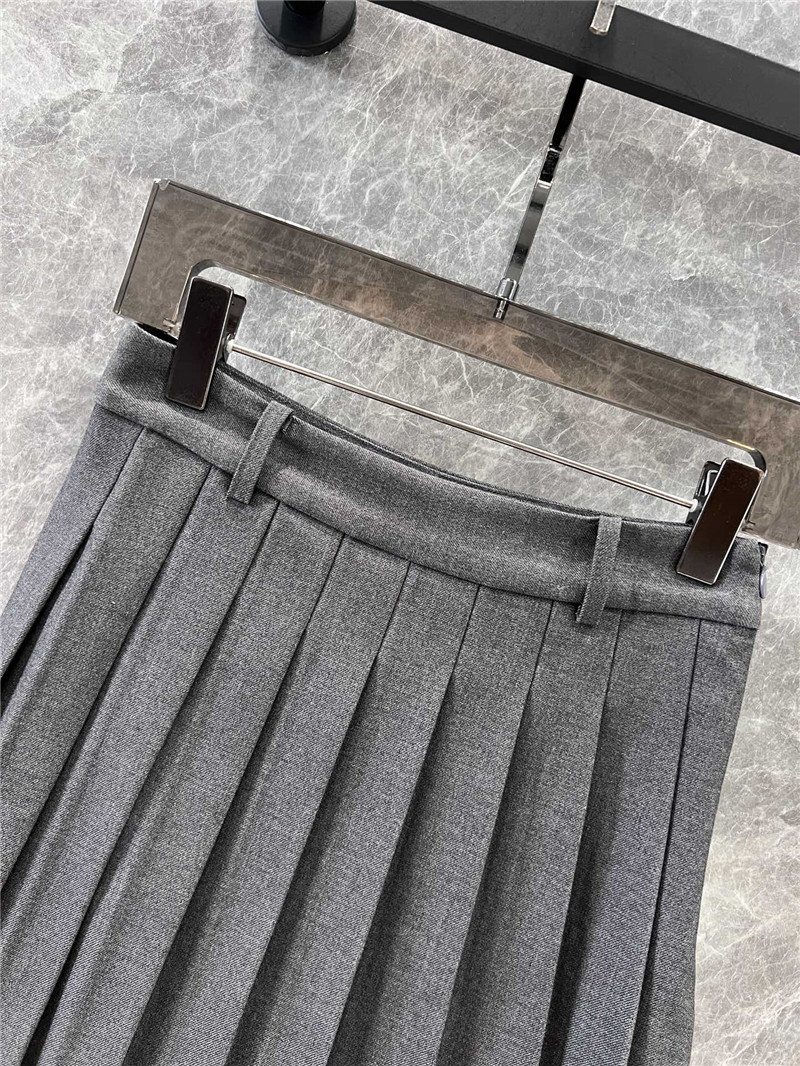 M1um1u micro logo pleated skirt