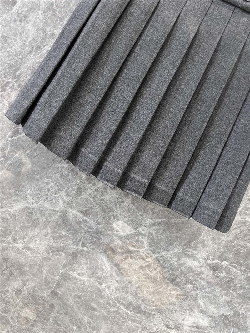 M1um1u micro logo pleated skirt