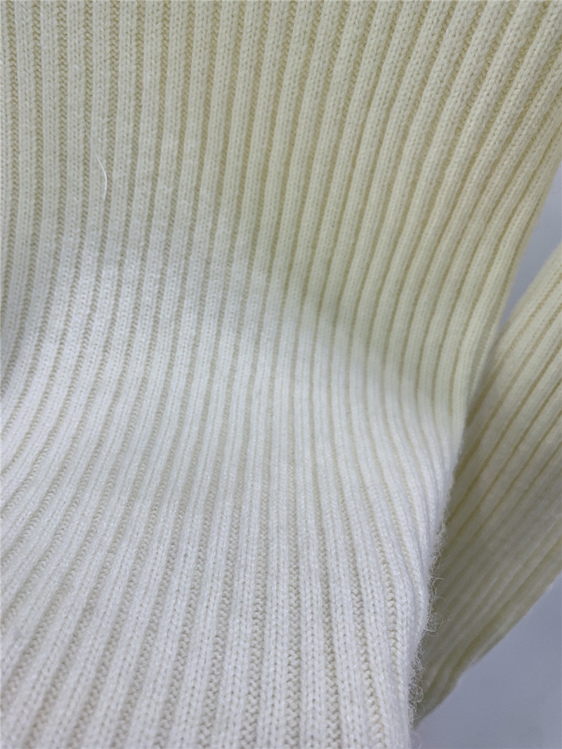 Y51 cassandre turtleneck sweater in white