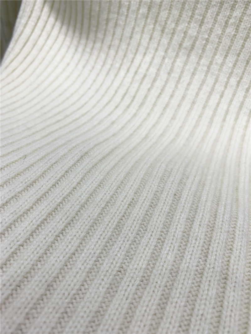 Y51 cassandre turtleneck sweater in white