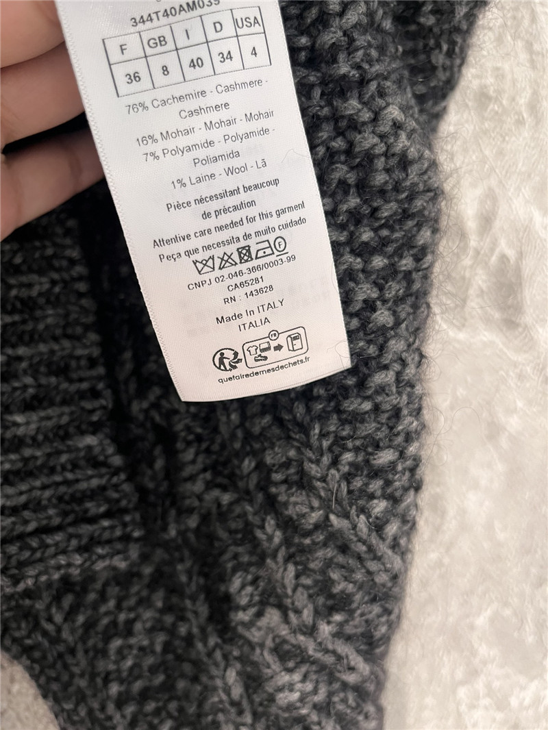 D10r grey sleeveless vest