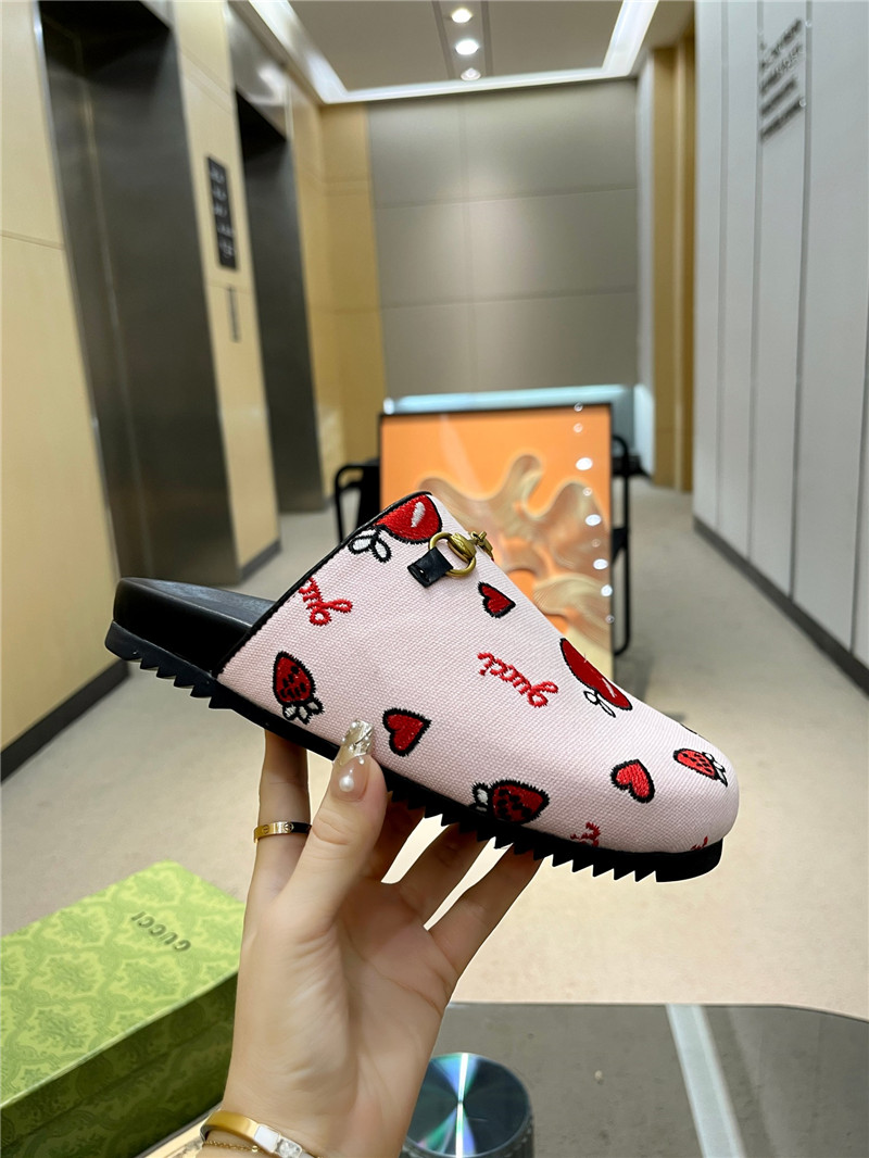 Gvc*1 horsebit mule pink printed canvas