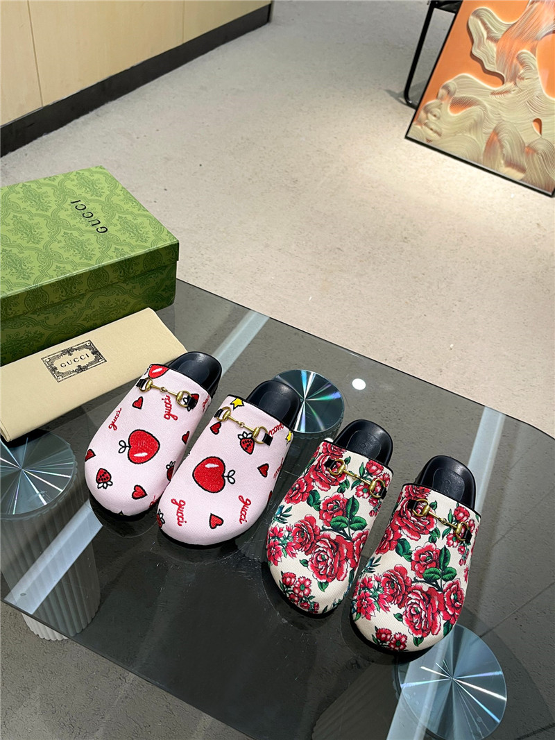 Gvc*1 horsebit mule pink printed canvas