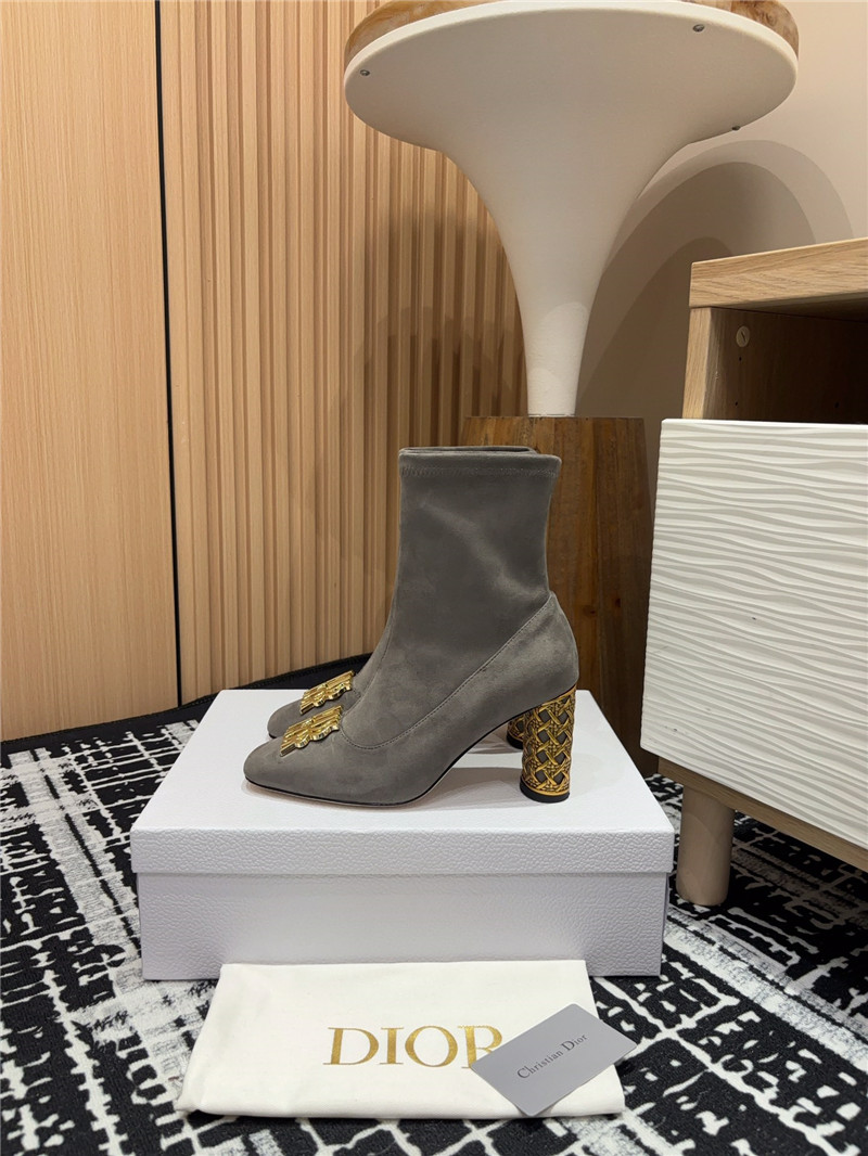 D10r icon heeled ankle boot in gray