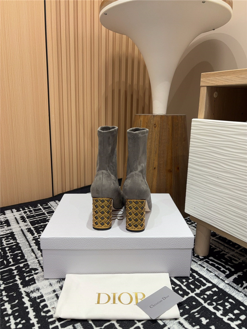 D10r icon heeled ankle boot in gray