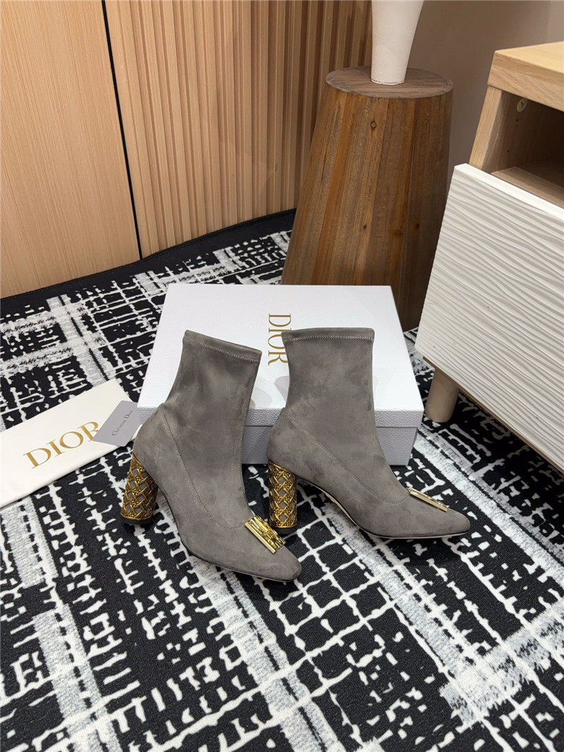 D10r icon heeled ankle boot in gray
