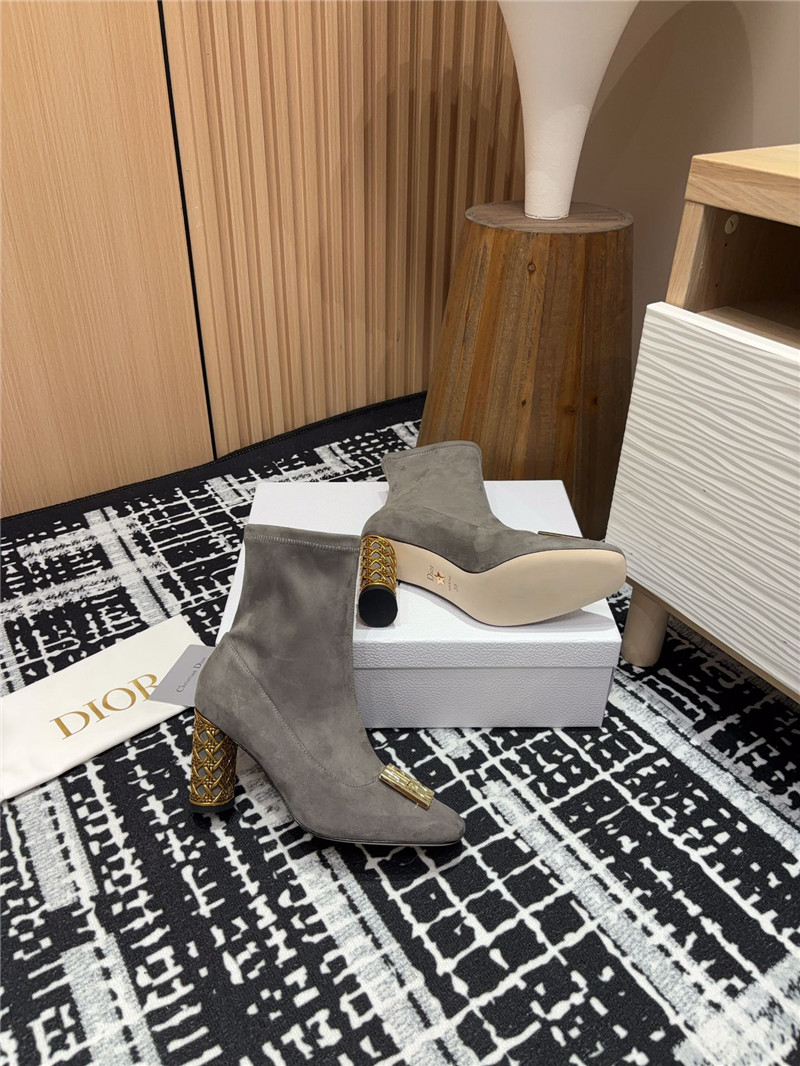 D10r icon heeled ankle boot in gray