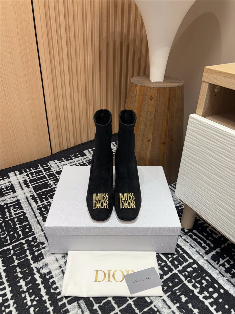 D10r icon heeled ankle boot