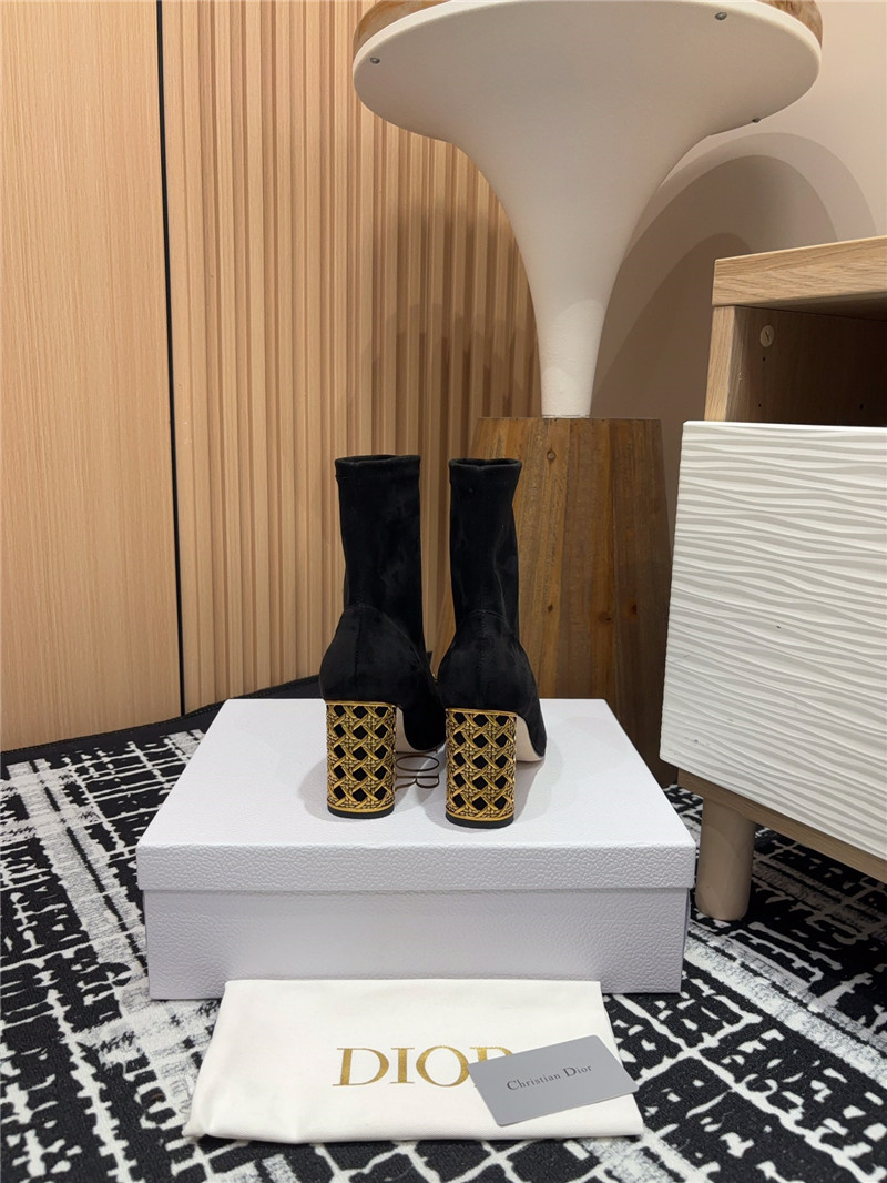 D10r icon heeled ankle boot