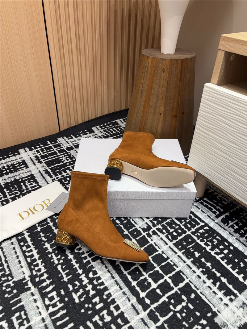 D10r cd icon brown heeled ankle boots